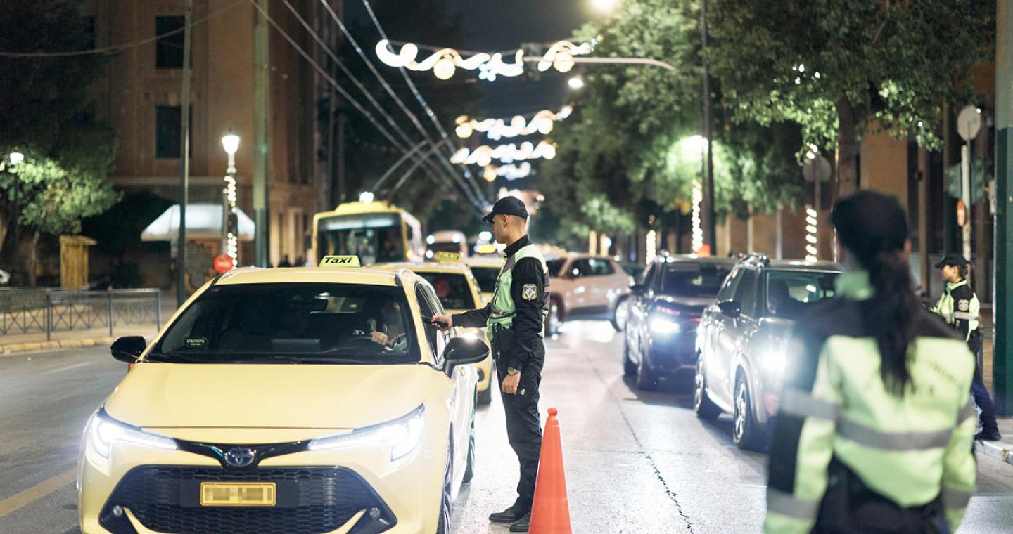 Αλκοτέστ στο κέντρο της Αθήνας – Εντοπίστηκε γυναίκα με ηλεκτρικό πατίνι υπό την επήρεια αλκοόλ