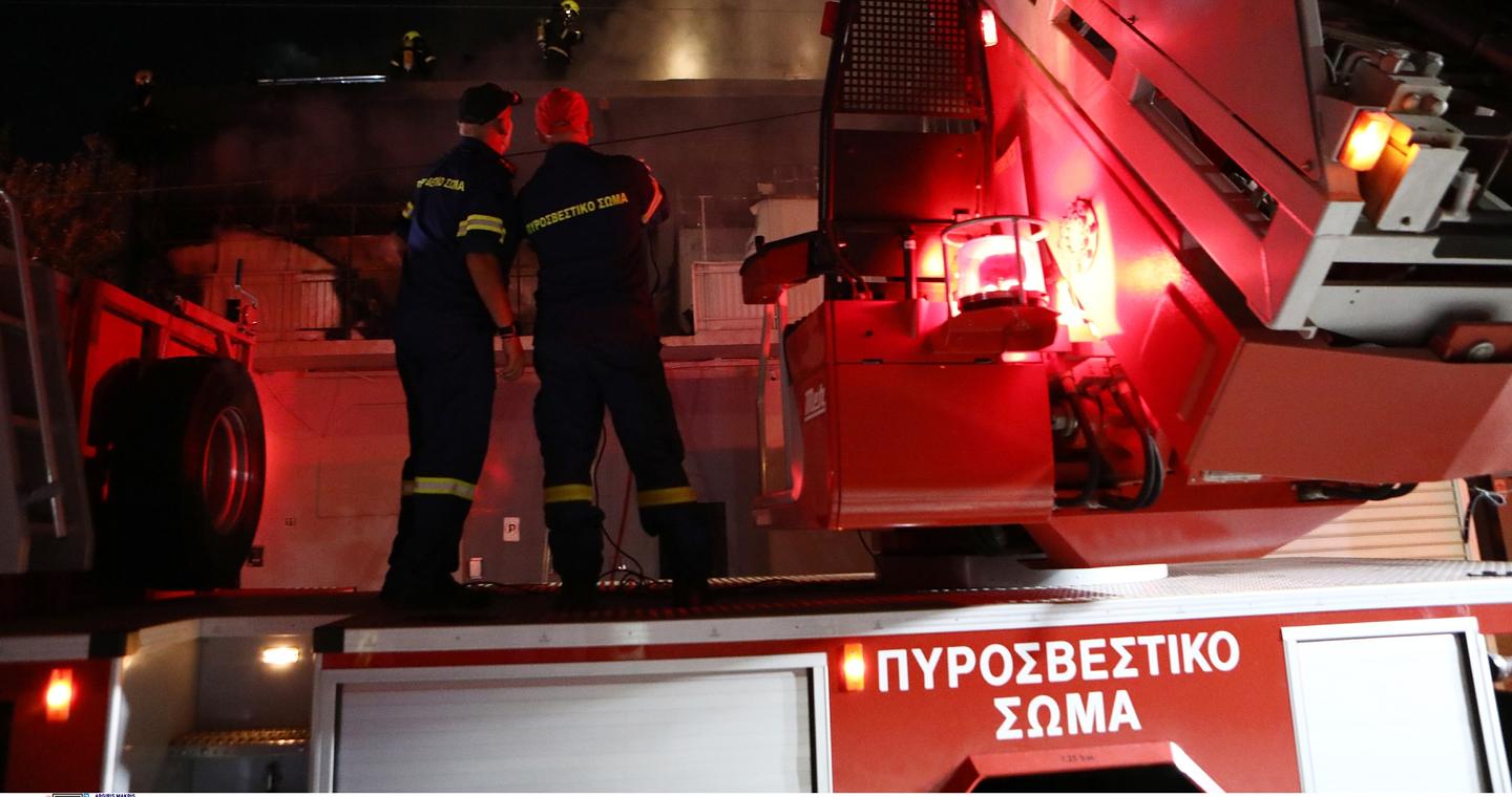 Θεσσαλονίκη: Πυρκαγιά σε διαμέρισμα – Απεγκλωβίστηκαν έξι άτομα [βίντεο]