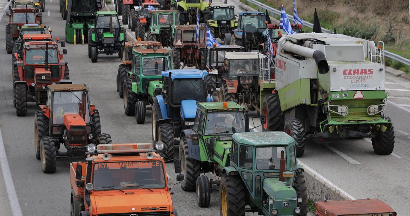 Οι αγρότες κλείνουν επ’αόριστον την Εθνική Αντιρρίου - Ιωαννίνων