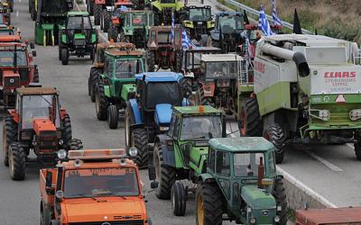 Αγρότες: Κλείνουν δρόμους, εντείνουν τις κινητοποιήσεις – Χάρτης των μπλόκων!