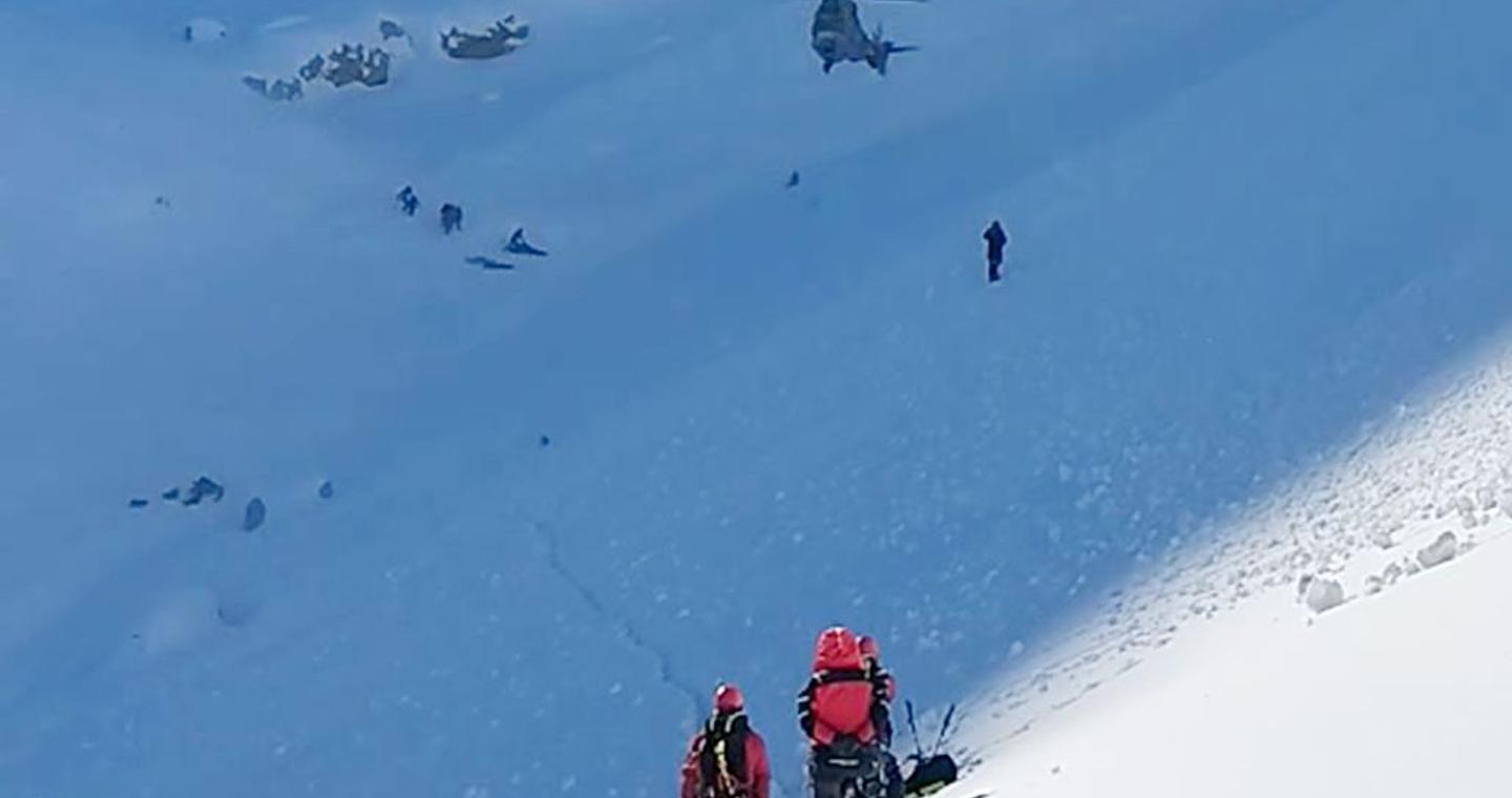 Θρήνος και ερωτήματα για την τραγωδία στα Βαρδούσια – «Πολύ πιθανό να δημιούργησαν μόνοι τους τη χιονοστιβάδα»