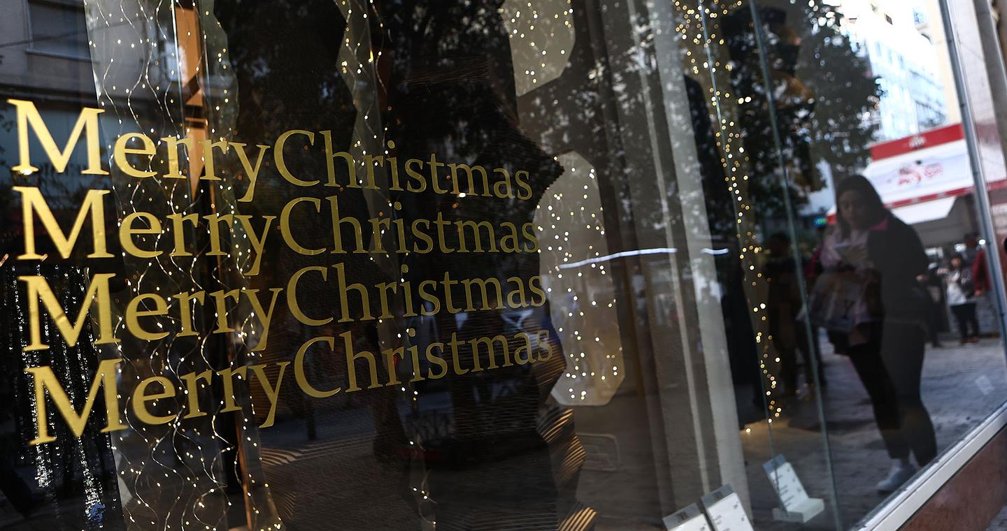 Εορταστικό ωράριο: Πώς θα λειτουργήσουν τα καταστήματα την τελευταία Κυριακή του χρόνου