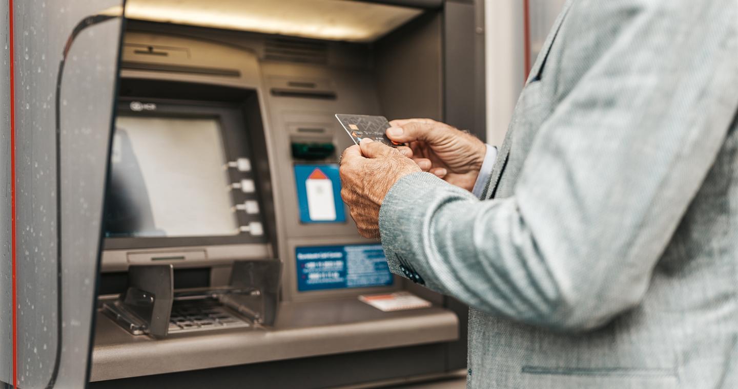Σε περισσότερους συνταξιούχους η ενίσχυση των 250 ευρώ