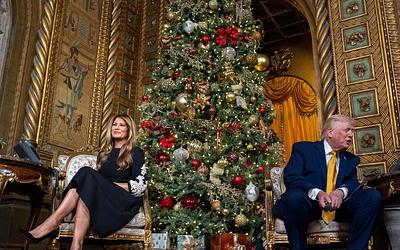 Τραμπ: Υπόσχεση για «καλό» Άγιο Βασίλη και χριστουγεννιάτικα σχόλια