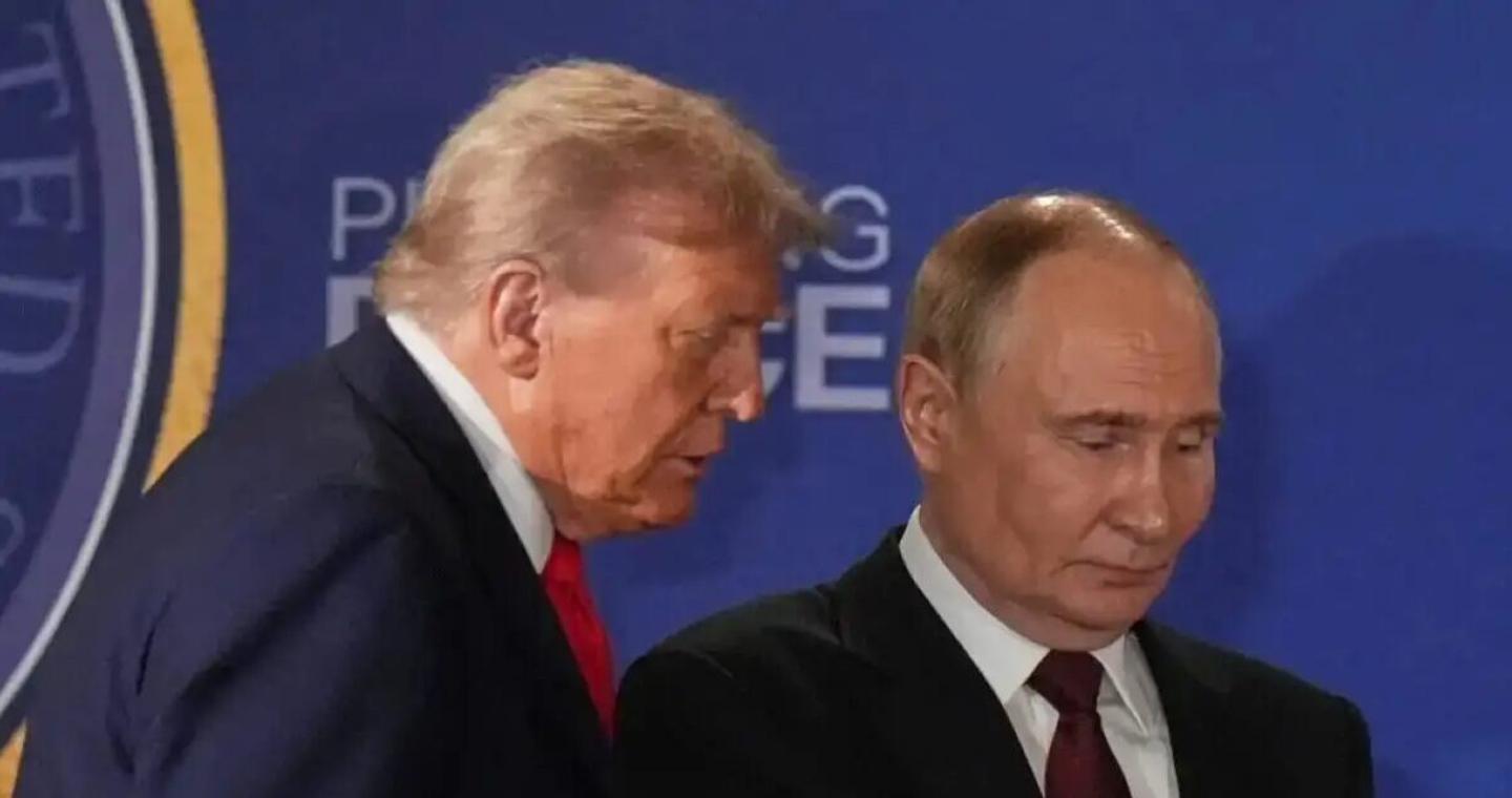 Guardian: Τραμπ και Πούτιν θέλουν να καταστρέψουν την Ευρώπη - Μοιράζονται το ίδιο πάθος για παγκόσμια ισχύ