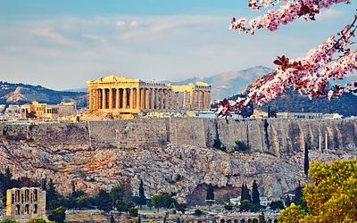 Θετικές προοπτικές για την ελληνική οικονομία μέχρι το 2026, λέει η Alpha Bank