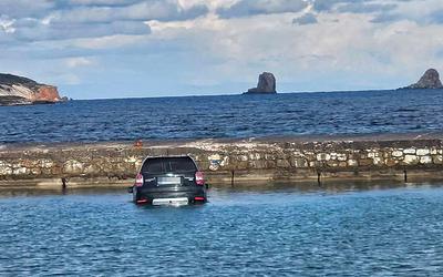 Πάρος: Αυτοκίνητο βρέθηκε στη θάλασσα – Άμεση κινητοποίηση