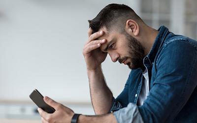 9 σιωπηλά σημάδια ότι ένας άνδρας χάνει τη χαρά του – Τι να προσέξετε