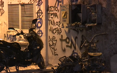 Θεσσαλονίκη: Μοτοσικλέτες έγιναν στάχτη από φωτιά σε είσοδο πολυκατοικίας!