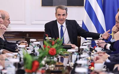 Πολιτική αβεβαιότητα 2026: Αγροτικές κινητοποιήσεις, Τέμπη και νέα κόμματα