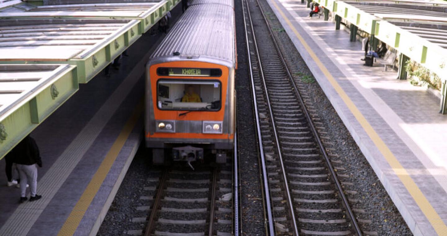 Πτώση ατόμου στις γραμμές του ΗΣΑΠ – Εκτός λειτουργίας προσωρινά οι σταθμοί Περισσός, Πευκάκια, Νέα Ιωνία και Ηράκλειο