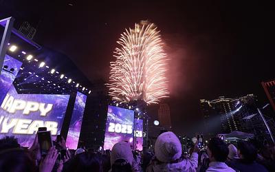 Υφήλιος: Υποδοχή 2026 με ελπίδα για ειρήνη και βλέμμα στο μέλλον