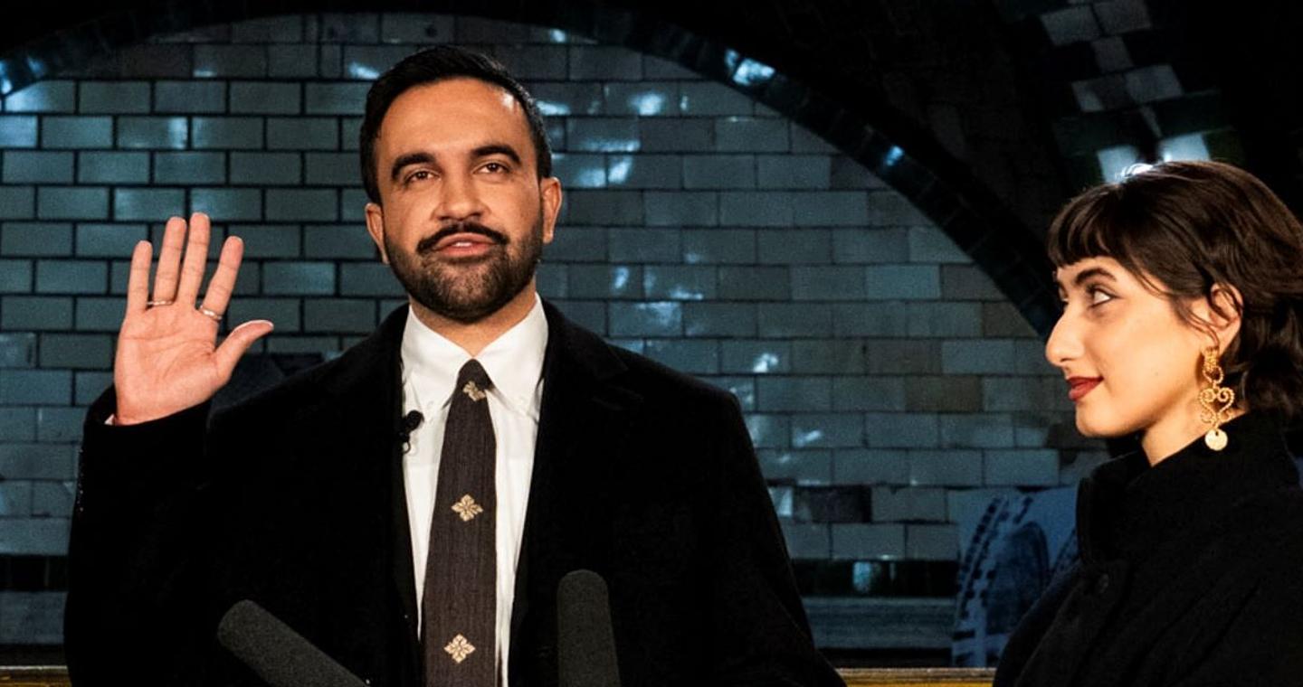 Ο Ζοχράν Μαμντάνι είναι και επίσημα δήμαρχος της Νέας Υόρκης - Ο όρκος στο Κοράνι που κρατούσε η σύζυγός του