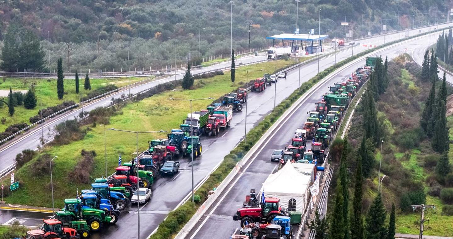 Οι αγρότες κλείνουν επ’αόριστον την Εθνική Αντιρρίου - Ιωαννίνων - Δίωρος αποκλεισμός στο μπλόκο Μπράλου με ουρές χιλιομέτρων στον Ε65