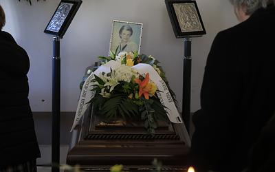 Σύλβα Ακρίτα: Συγκίνηση και πλήθος κόσμου στο «τελευταίο αντίο»