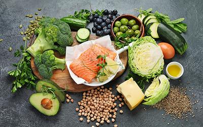 Ψυχολογία στο πιάτο: Πώς η διατροφή αλλάζει τη διάθεσή μας;