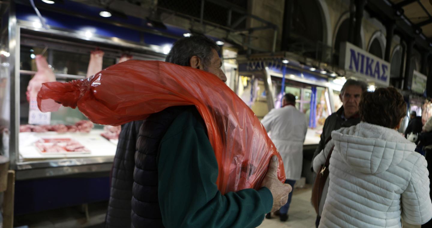 Tι ψώνισαν οι Έλληνες στις γιορτές: Το χριστουγεννιάτικο τραπέζι «κατάπιε» πάνω από το 1/3 των δαπανών