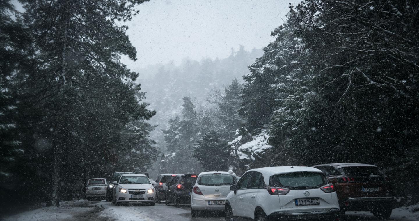 Καιρός: Καταιγίδες την Τρίτη και «βουτιά» του υδράργυρου από Τετάρτη – Πότε θα χιονίσει στην Αττική