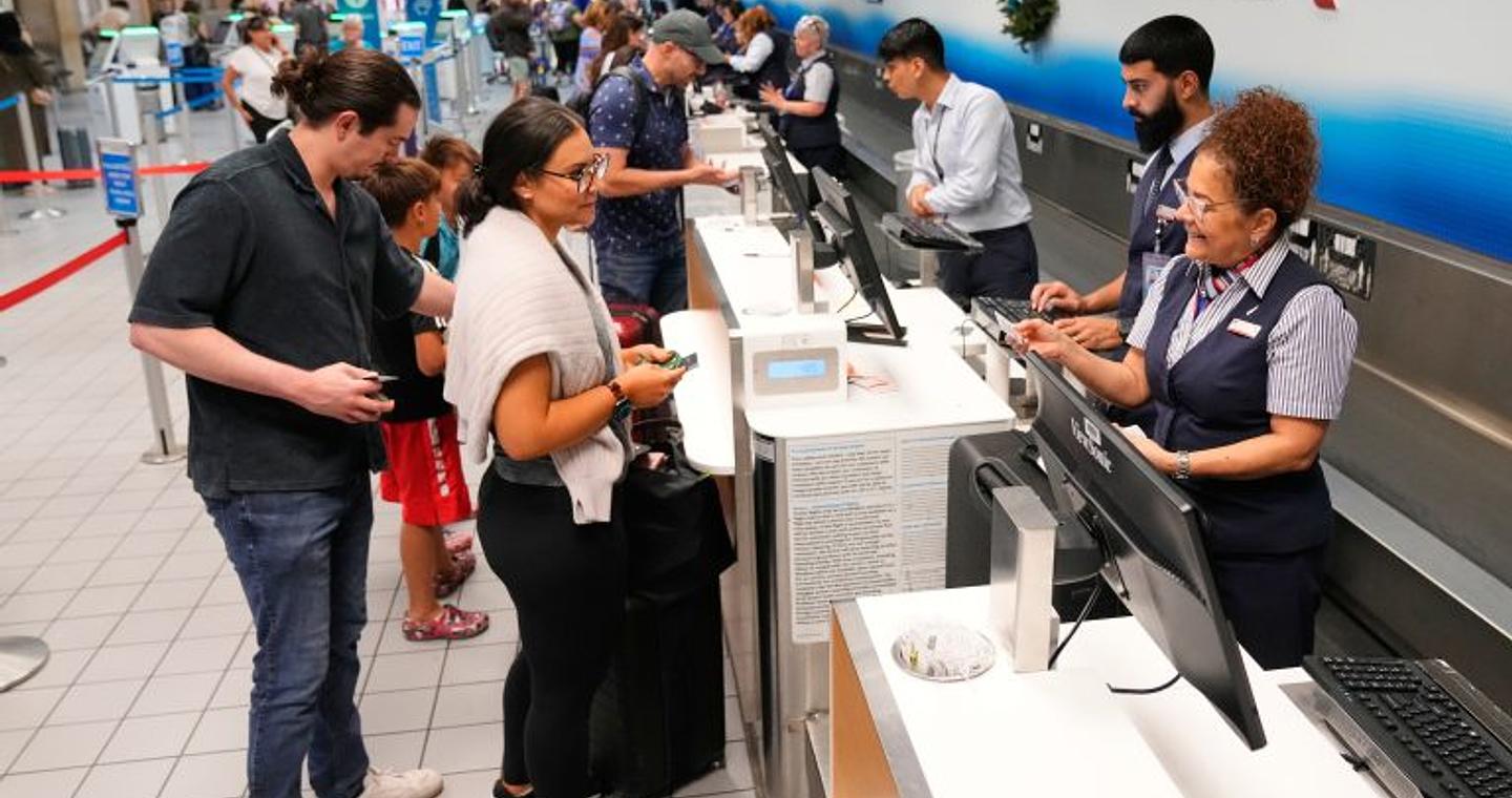 Οι αμερικανικές αεροπορικές εταιρείες ακύρωσαν εκατοντάδες πτήσεις μετά το κλείσιμο του εναέριου χώρου της Καραϊβικής