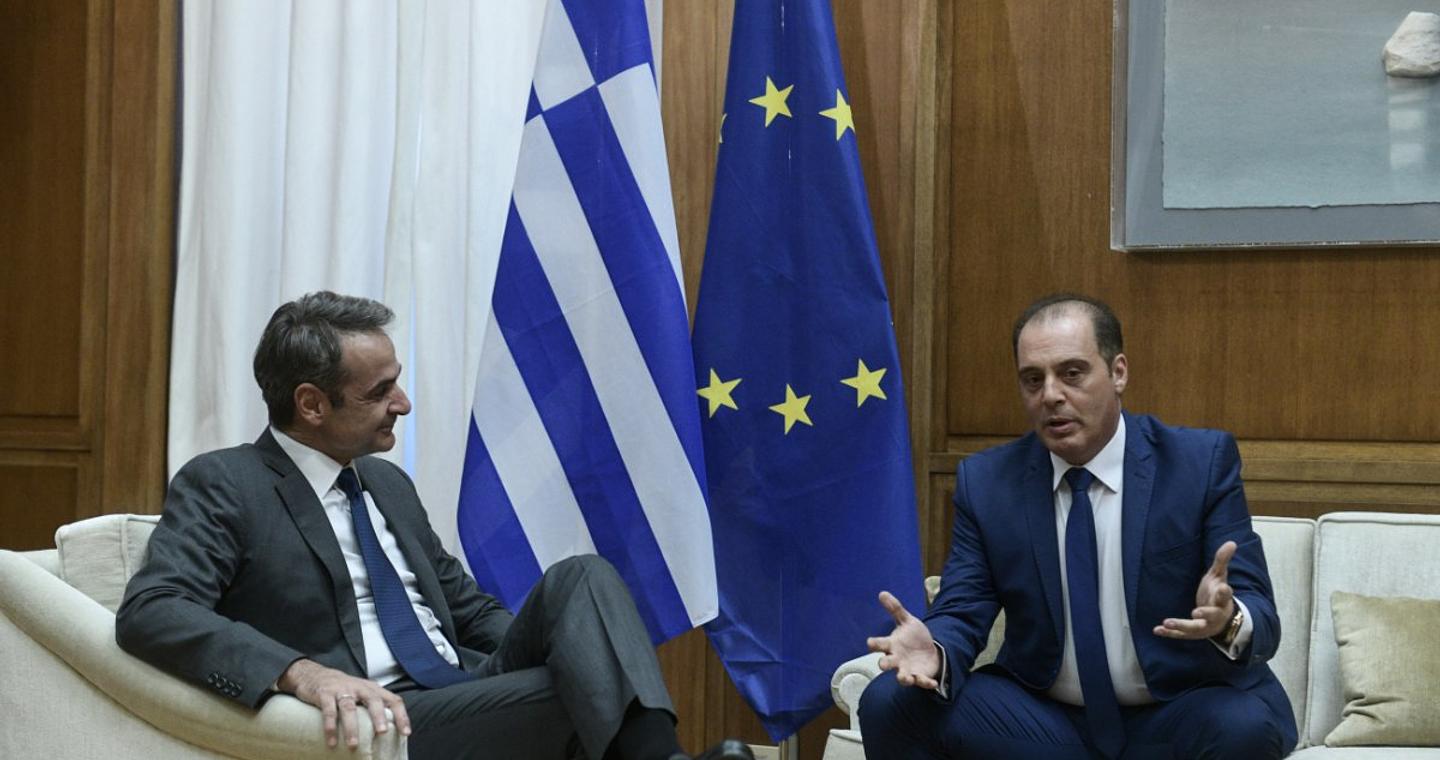 ΠΑΣΟΚ: Εμφανίστηκε πάλι ο αυτοφωράκιας του Μητσοτάκη, Κυριάκος Βελόπουλος