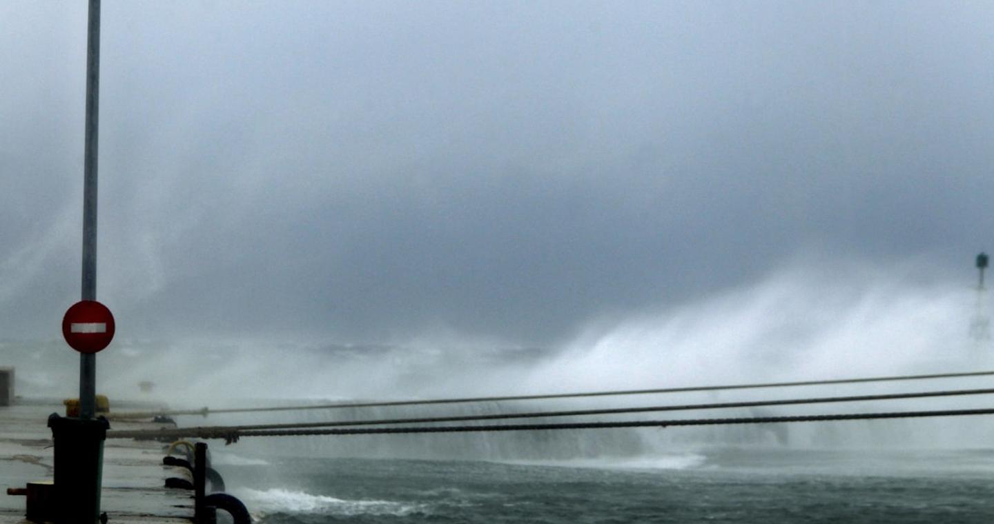 Καιρός: Θυελλώδεις νοτιάδες σε Ιόνιο και Αιγαίο –  Πού θα έχει ισχυρές βροχές και καταιγίδες