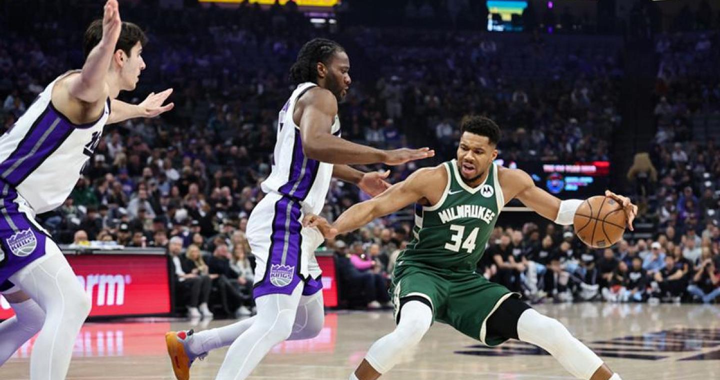 Με ηγέτη τον Αντετοκούνμπο οι Μπακς άνοιξαν νικηφόρα το road trip στη Δύση