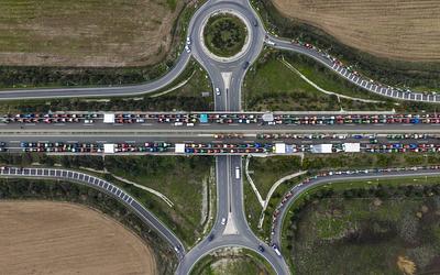 Αγρότες σε ετοιμότητα: Κλιμακώνουν τις κινητοποιήσεις και κλείνουν δρόμους!