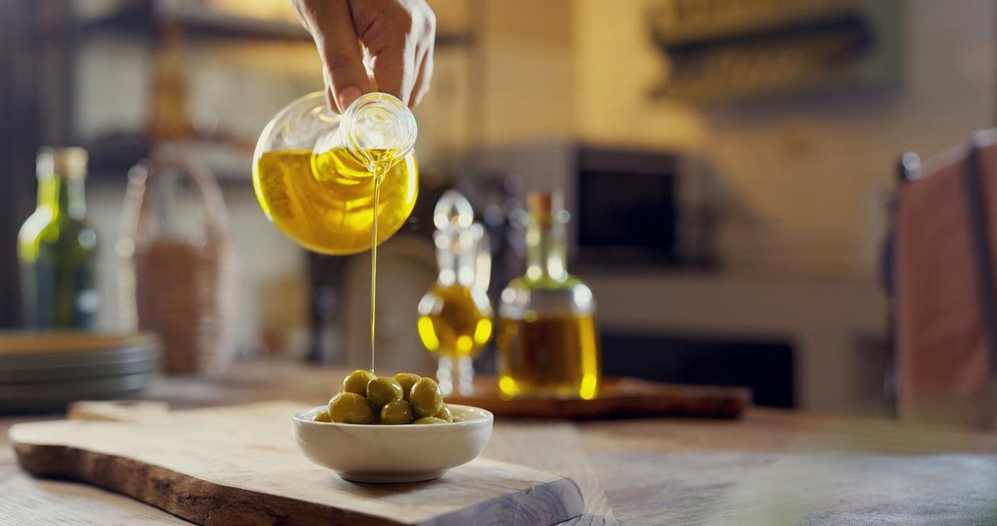 Η τακτική κατανάλωση ελαιολάδου μπορεί να σχετίζεται με το λίπος στην κάτω κοιλιακή χώρα, σύμφωνα με μελέτη
