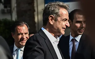 Μητσοτάκης στο νοσοκομείο εν μέσω πιέσεων στο ΕΣΥ