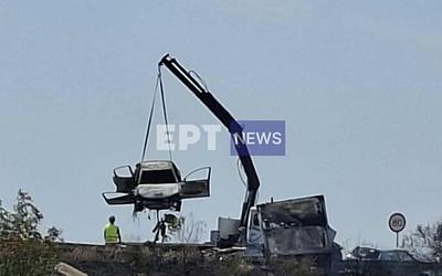 Τραγωδία στην Εγνατία: Φορτηγό παρέσυρε Ι.Χ., απανθρακωμένοι τρεις