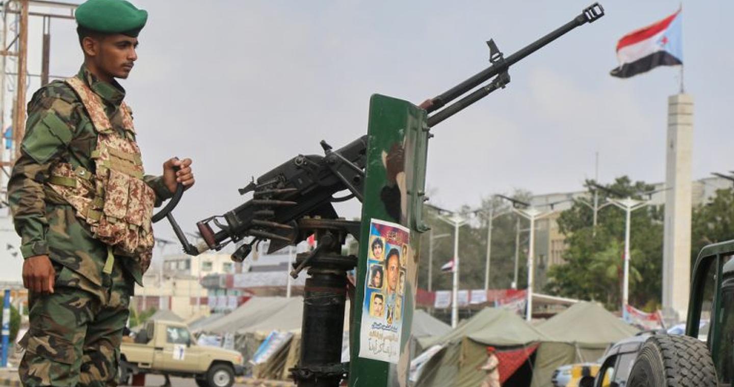 Υεμένη: Στρατιωτικές επιχειρήσεις κυβερνητικών δυνάμεων για την ανάκτηση του ελέγχου βάσεων από αυτονομιστές