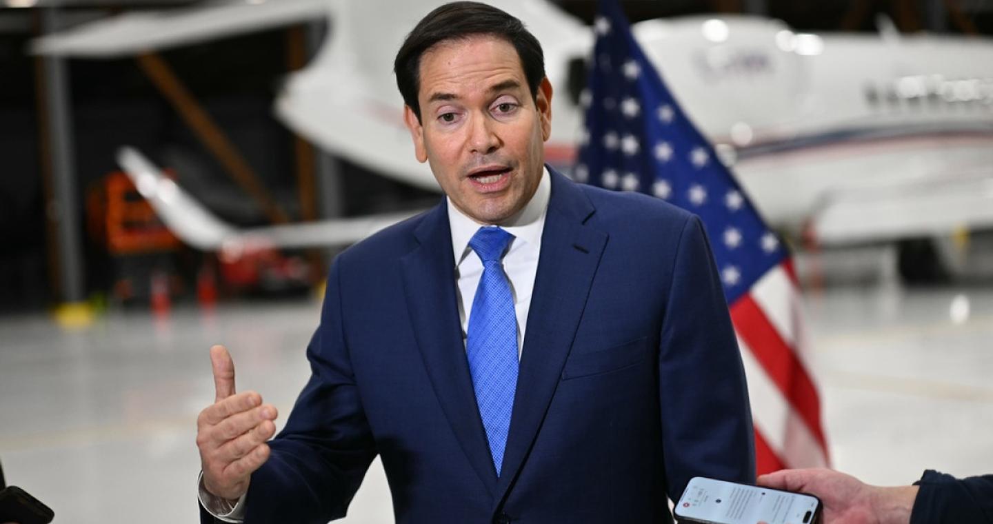 Οι ΗΠΑ θέλουν να αγοράσουν τη Γροιλανδία, όχι να την καταλάβουν, λέει ο Ρούμπιο