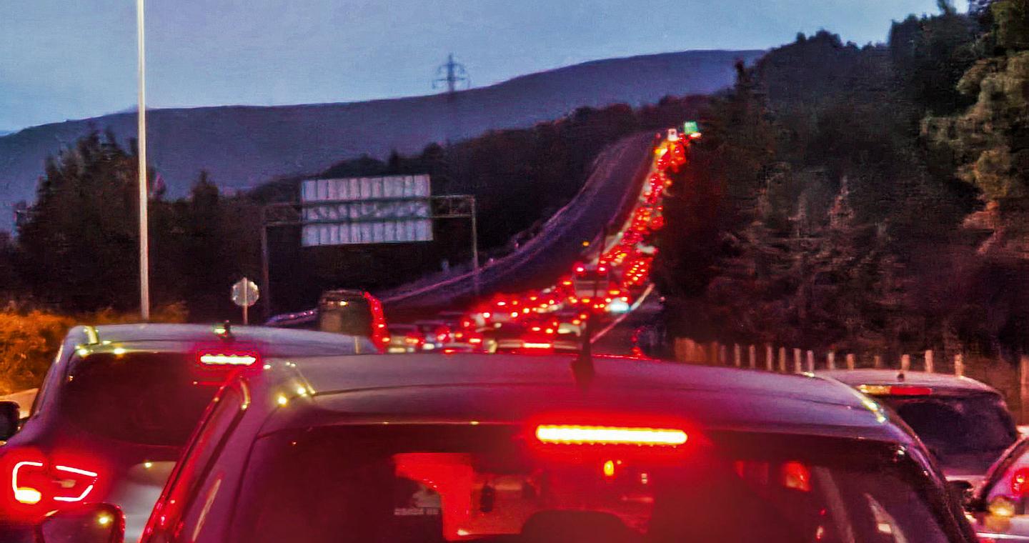 «Γολγοθάς» για τους εκδρομείς, ώρα μηδέν για τα μπλόκα