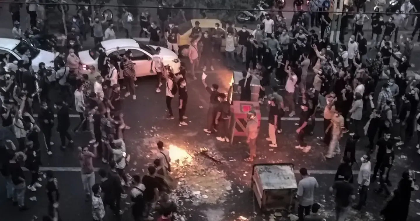 «Βράζει» το Ιράν, τουλάχιστον 27 νεκροί: Χημικά έξω από νοσοκομείο