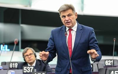 ΣΥΡΙΖΑ: Εκτός ευρωομάδας ο Φαραντούρης – Τι απαντά για την έδρα;