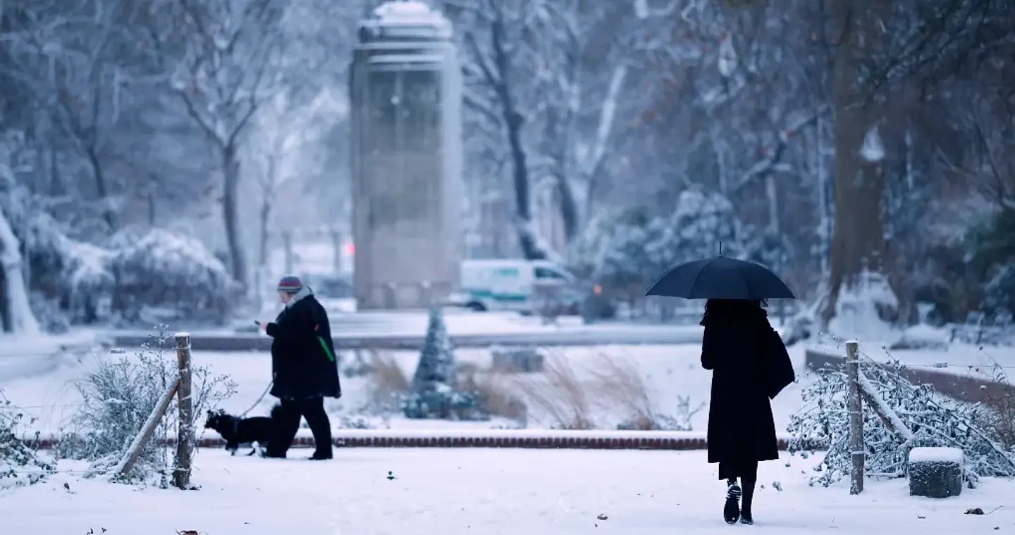 Σφοδρό κύμα κακοκαιρίας πλήττει την Ευρώπη - Εκατοντάδες ακυρώσεις πτήσεων και νεκροί