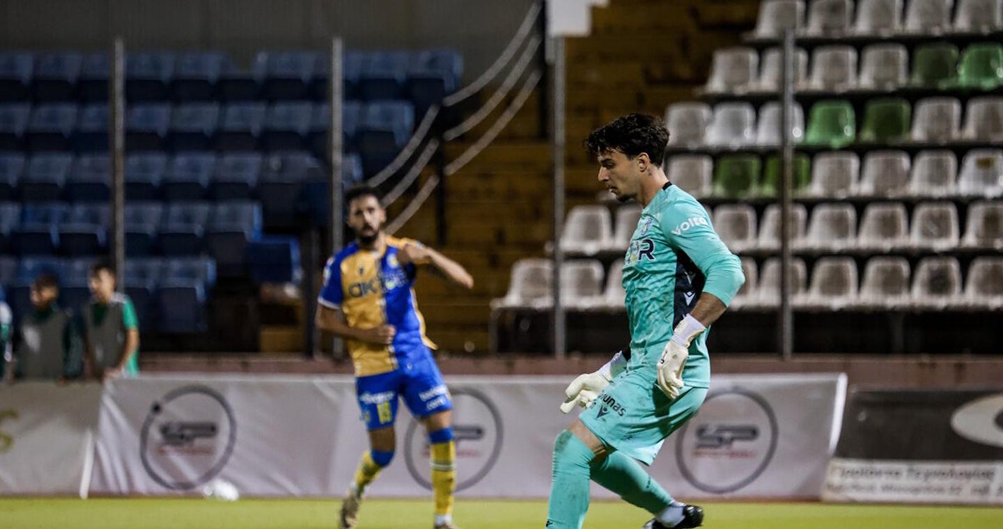 Ο Σπύρος Αγγελίδης τραυματίστηκε και έφυγε με φορείο και κλαίγοντας από το ΟΦΗ - Αστέρας Τρίπολης, φόβοι για σοβαρή «ζημιά»