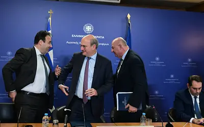 Αντιδράσεις για τα μέτρα στους αγρότες: «Απειλούν με διώξεις»