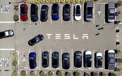 Τρέμει η Tesla; Ομαδική αγωγή για παραπλανητική αυτόνομη οδήγηση!