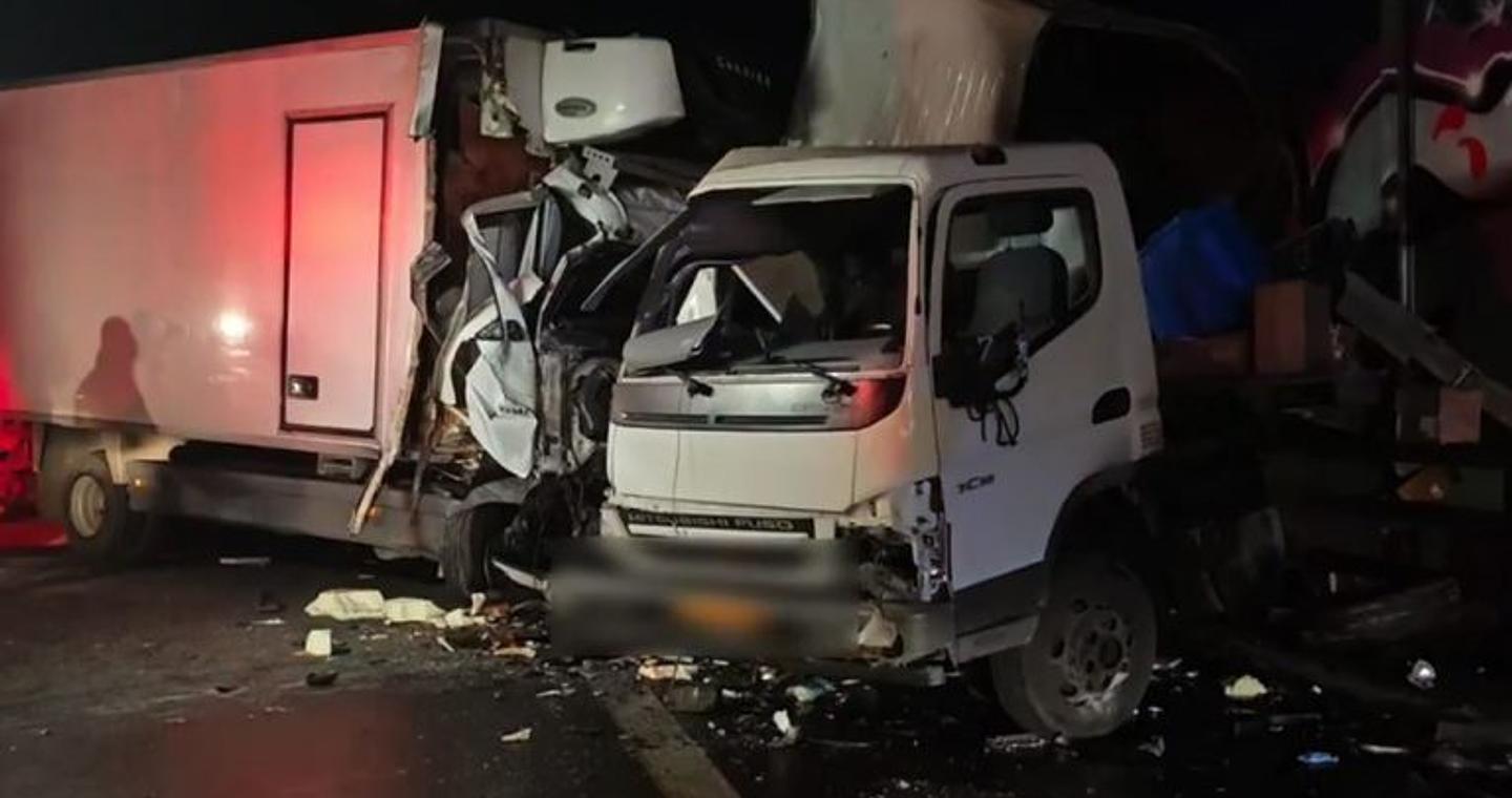 Αιγάλεω: Δυσχέρεια στην κυκλοφορία των οχημάτων στη Λ. Κηφισού λόγω σύγκρουσης δύο φορτηγών – Δύο τραυματίες