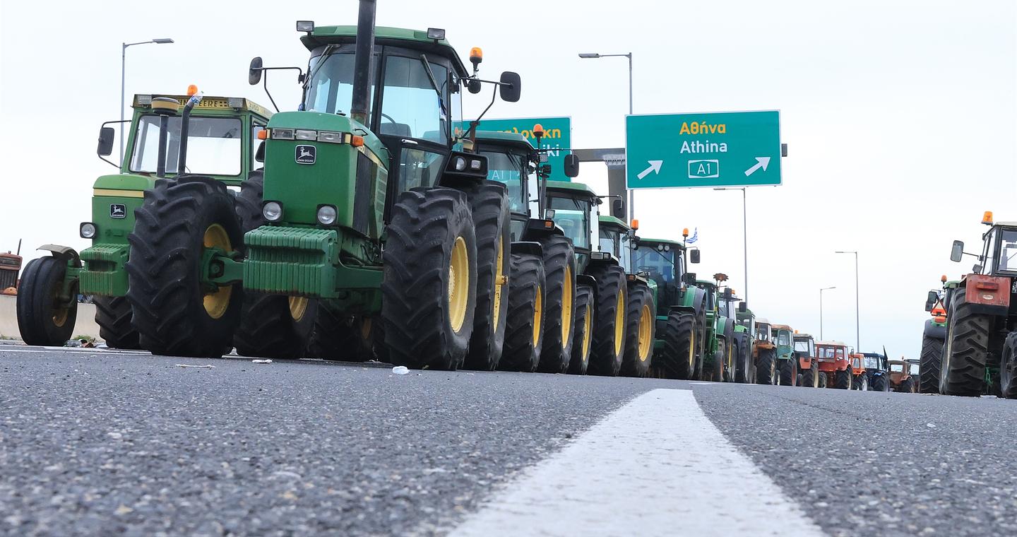 Αγρότες: Πρώτα «έμφραγμα» και μετά διάλογος – Στα δύο σήμερα η χώρα