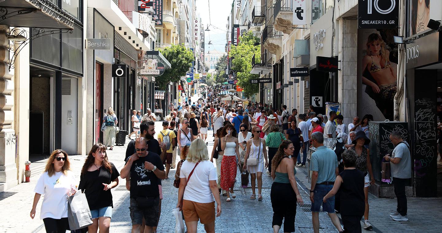 Πληθωρισμός: «Σκαρφάλωσε» στο 3,7% τον Ιούλιο
