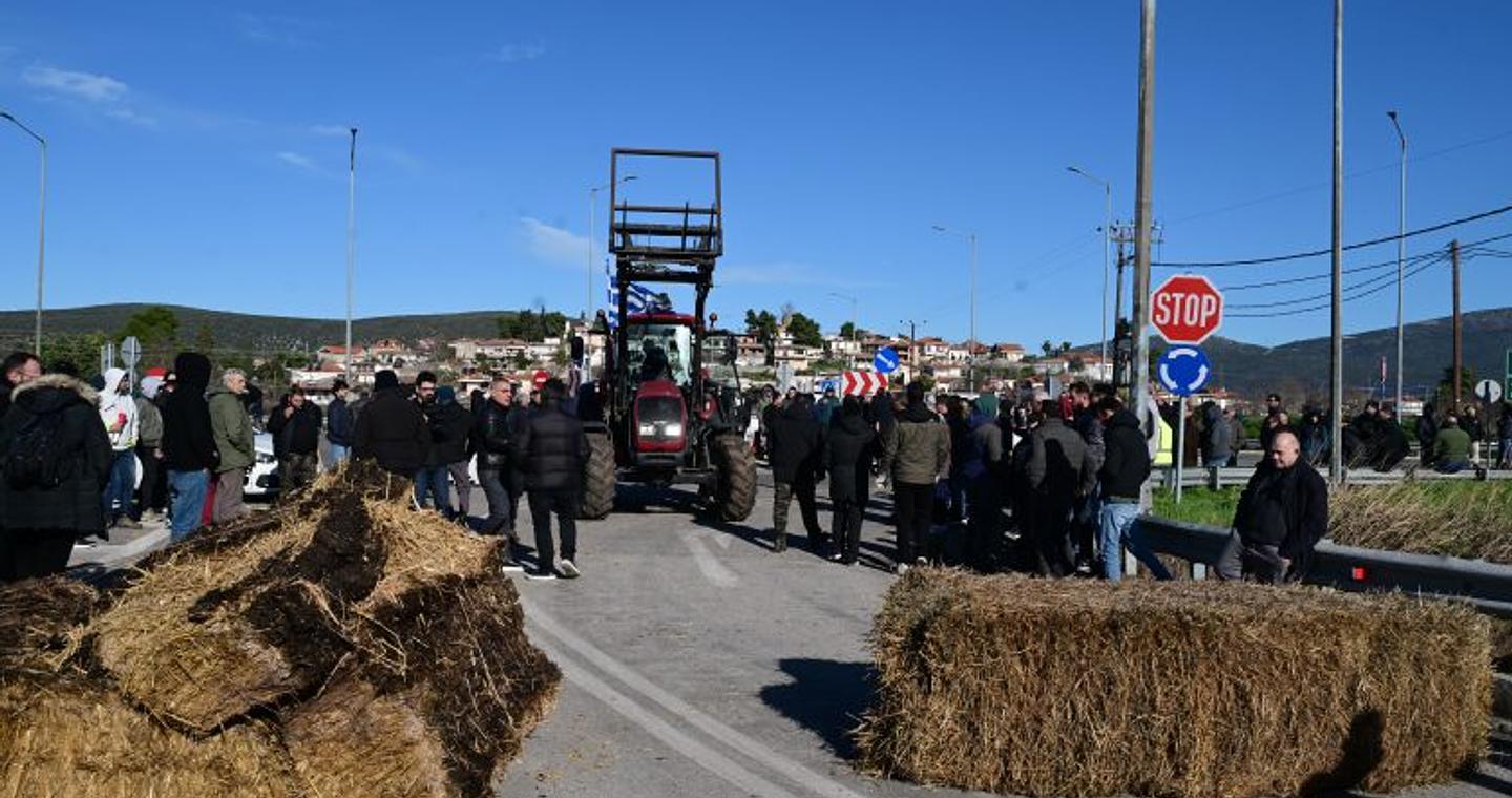 Το ΕΡΤnews στα μπλόκα: Οι αγρότες κλείνουν εθνικές οδούς, διόδια, σήραγγες