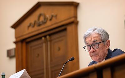 Πάουελ στο Τζάκσον Χολ: Ανάμεσα σε πληθωρισμό και ανεργία