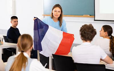 Γαλλία: Ανησυχία για την πτώση στα γαλλικά – Σταθερά τα μαθηματικά!