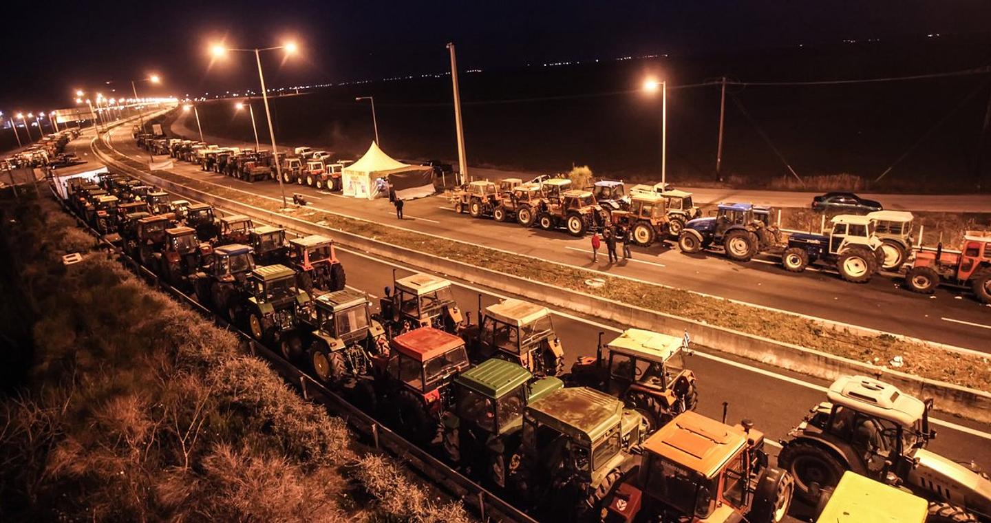 Στάση αναμονής από τους αγρότες μέχρι την εξειδίκευση των μέτρων της κυβέρνησης -Πού συνεχίζονται τα μπλόκα