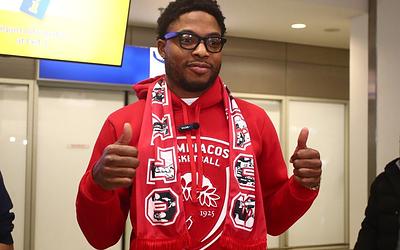 Ολυμπιακός: Άφιξη Τζόουνς και μήνυμα στους οπαδούς – "Έτοιμος να βοηθήσω!"