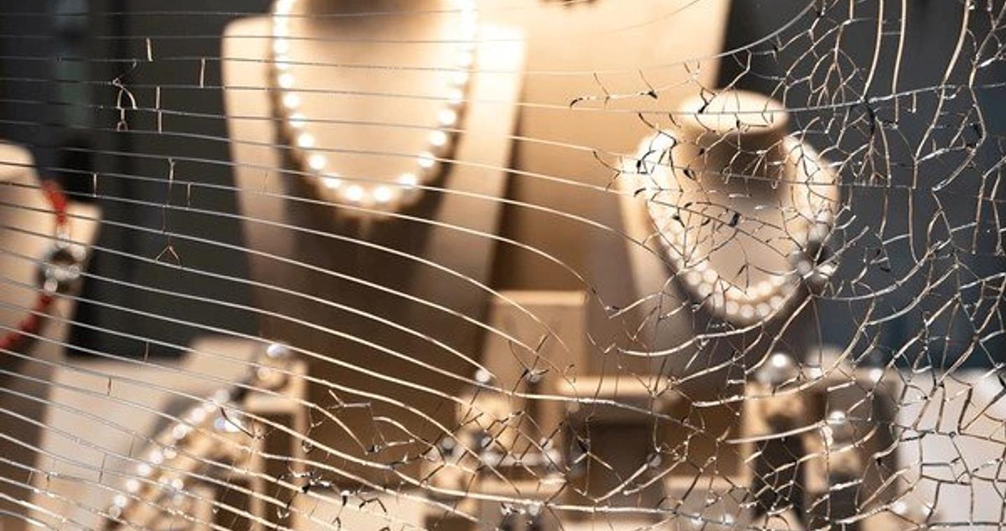 Χαλκιδική: Οι Ροζ Πάνθηρες πίσω από τη ληστεία μαμούθ πολυτελούς κοσμηματοπωλείου – Δύο συλλήψεις