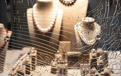 Χαλκιδική: Εξαρθρώθηκε σπείρα "Ροζ Πανθήρων" για ληστεία μαμούθ σε κοσμηματοπωλείο!