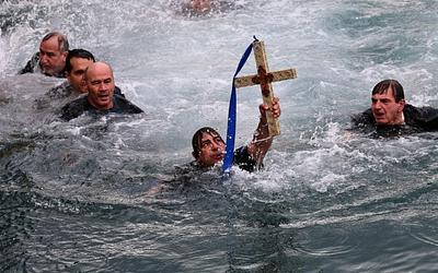 Ελλάδα γιόρτασε τα Θεοφάνεια: Λαμπρές τελετές σε όλη τη χώρα